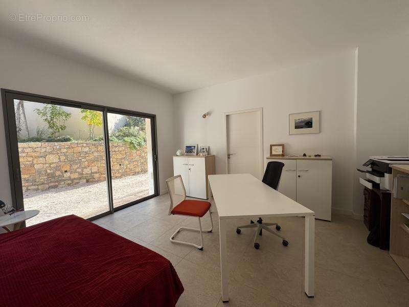 Maison à CARQUEIRANNE