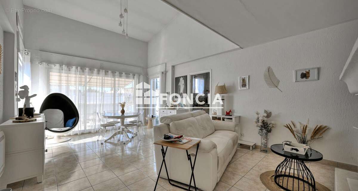 EXCLUSIVITE LUNEL Villa T4 de 117 m2 avec Piscine + Studio de 19 m2 et un Garage de 17 m2 - photo 4