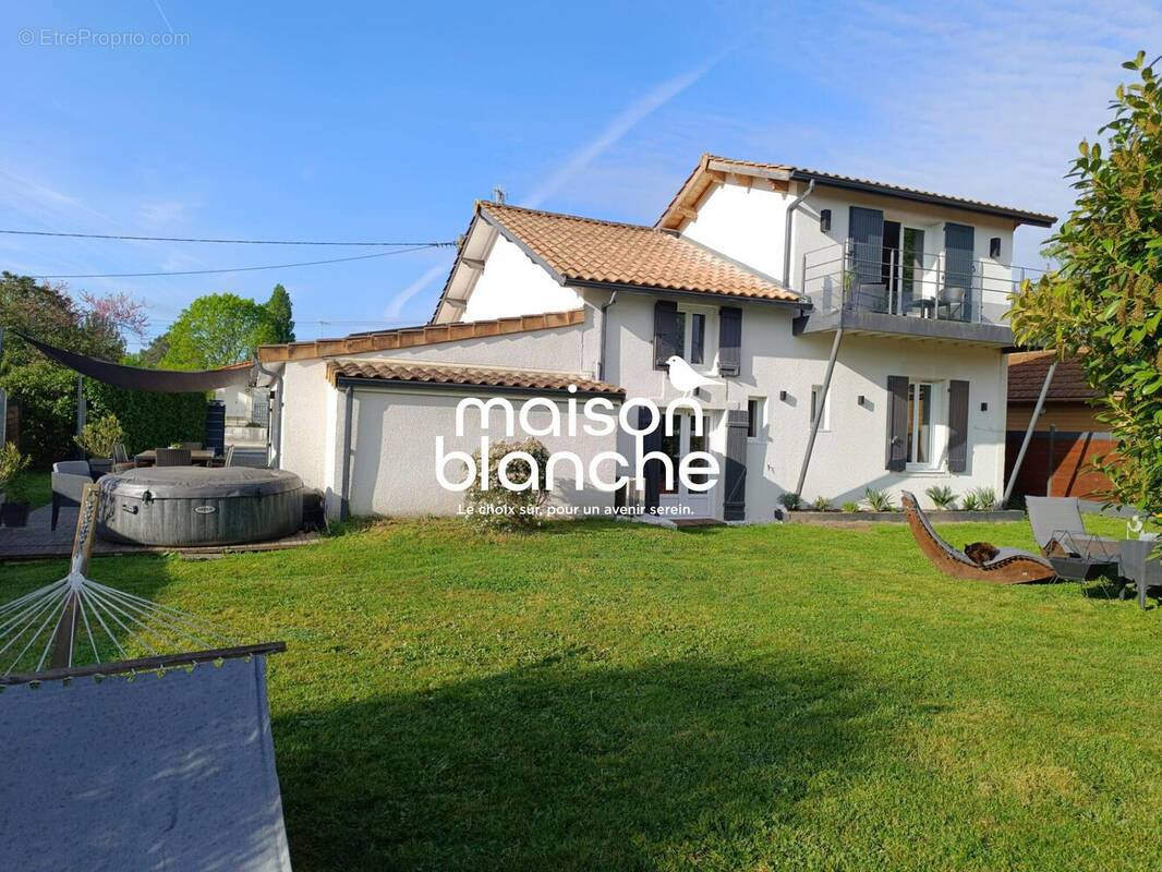 Maison à COUTRAS