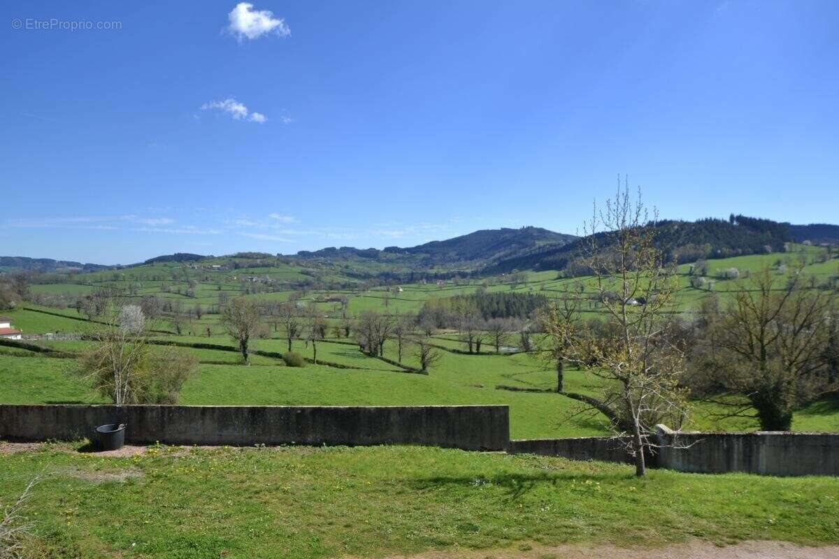 Maison à LA CLAYETTE