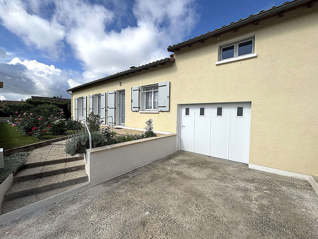 Maison à VOUILLE