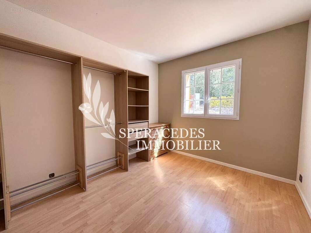 Maison à SAINT-CEZAIRE-SUR-SIAGNE