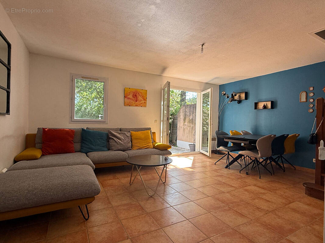 Maison à LA ROQUE-D'ANTHERON
