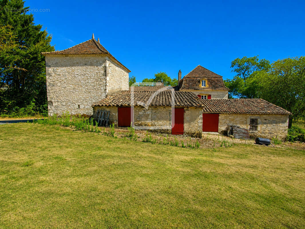 Maison T5 avec piscine, 4 chambres - étang - dépendances et plus de 2,14 hectares de terrain - Un cadre de vie - photo 2