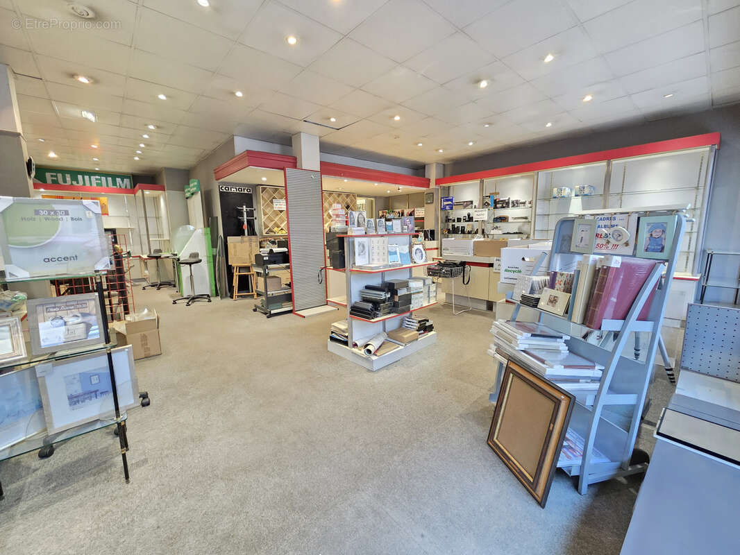 Local commercial a vendre - photo 2