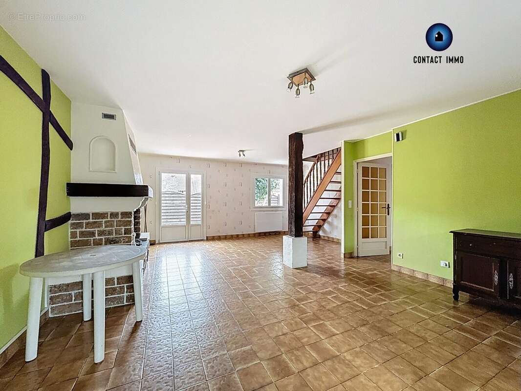 Maison à SAINT-PANTALEON-DE-LARCHE