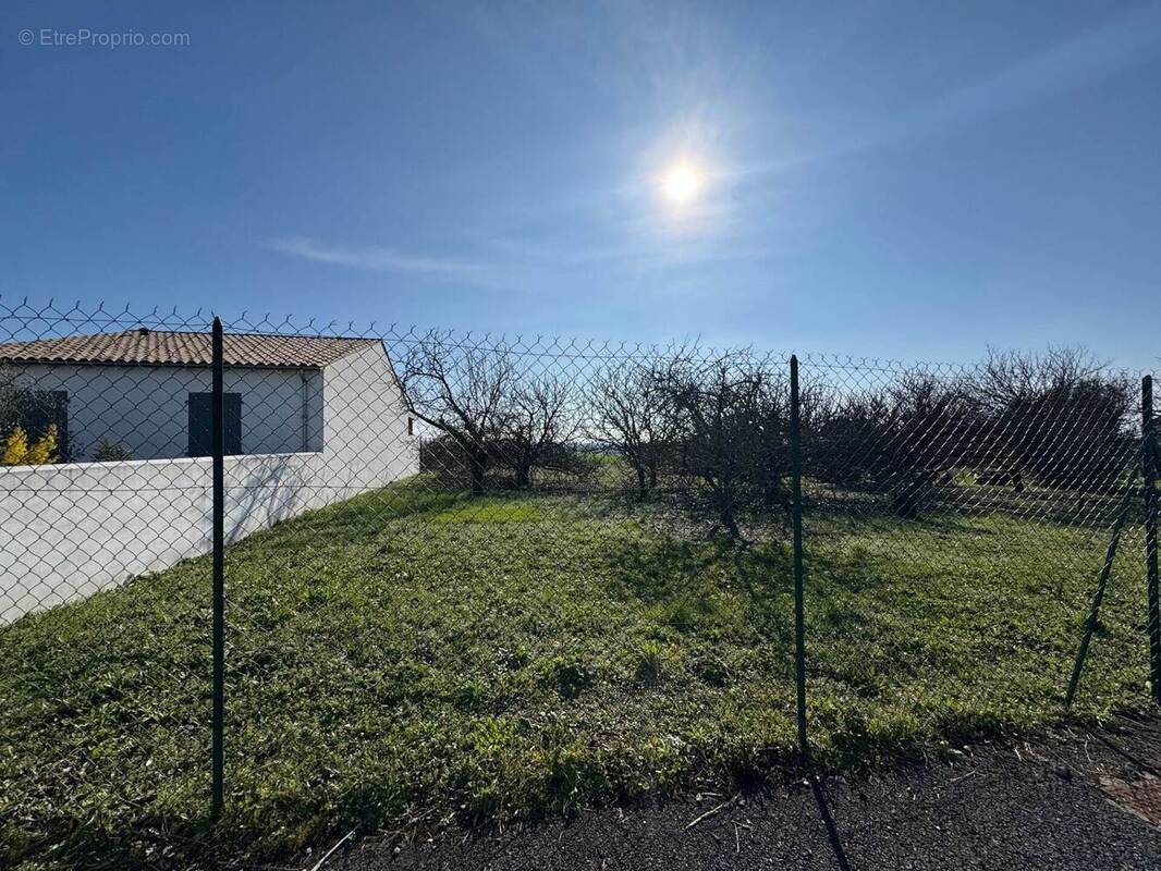 Terrain à LA JARRIE