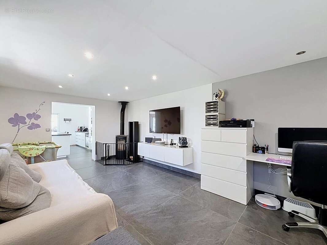 Maison 4 Pièces avec indépendance 3 Pièces et atelier de 100m2 - photo 9