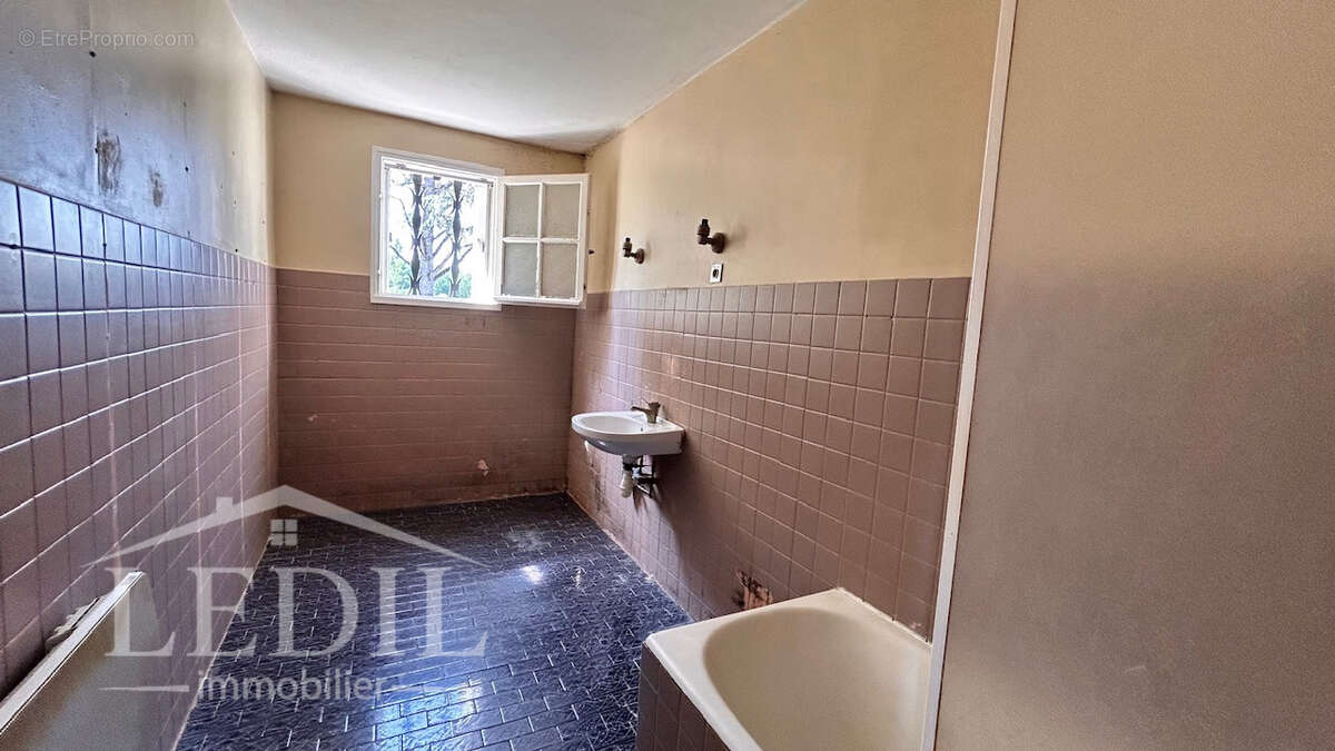 Maison à COURS-DE-PILE