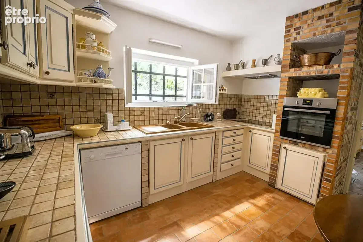 Maison de 6 pièces de 160 m² à Le Bar-sur-Loup - photo 8
