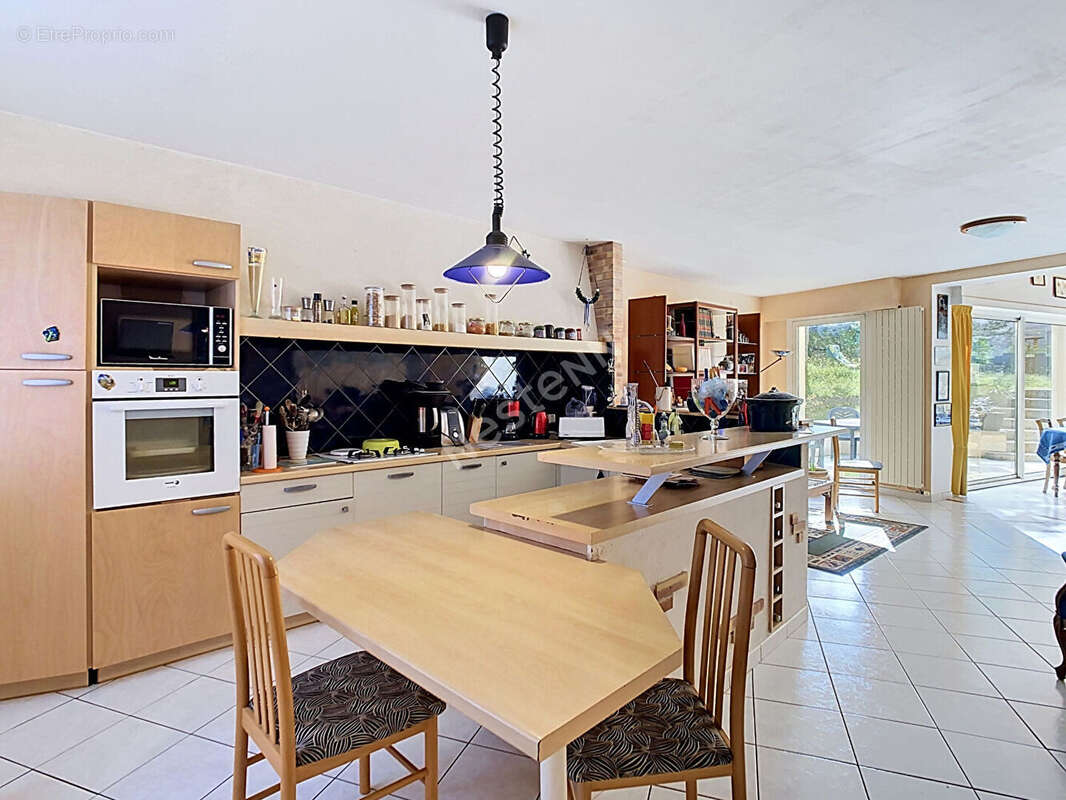 Maison à SAINT-MACAIRE-EN-MAUGES