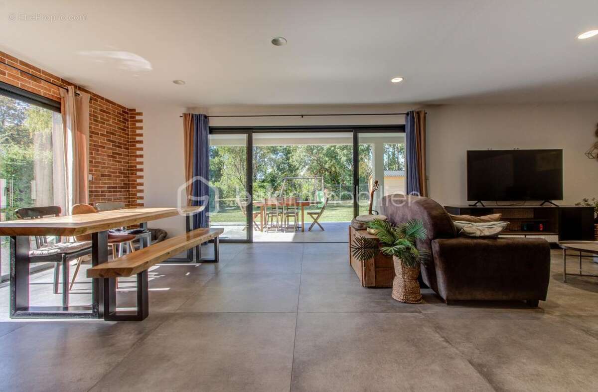 Maison à MONTELIMAR