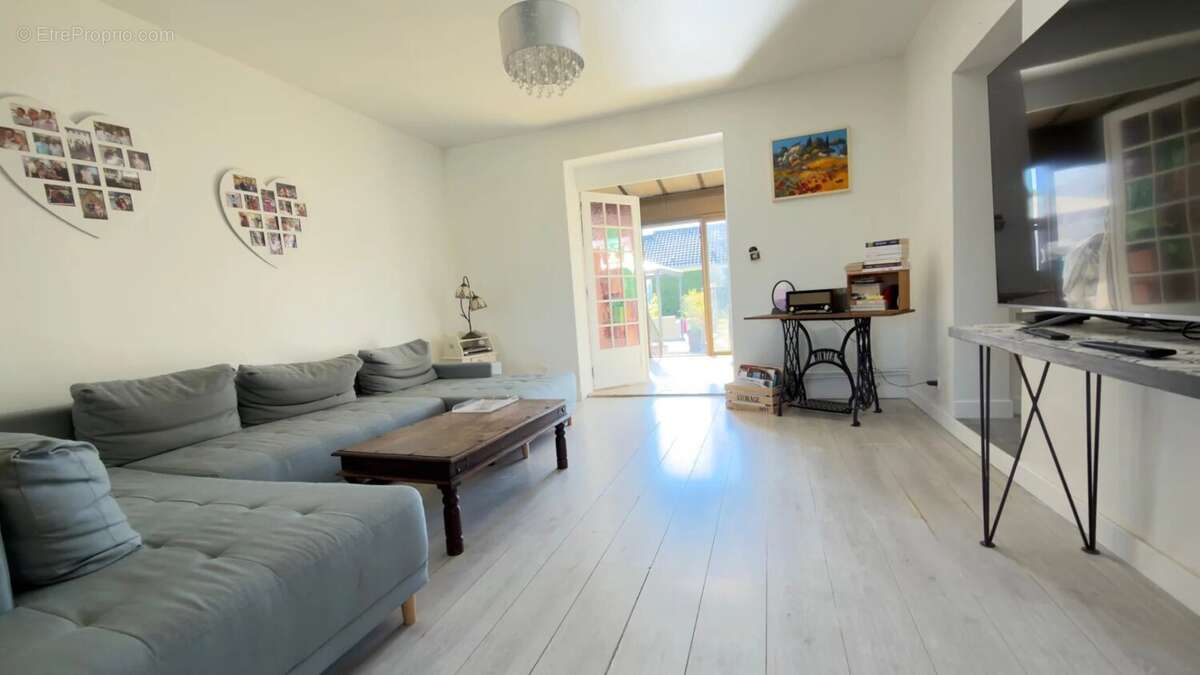 Maison à SAINT-PARRES-AUX-TERTRES