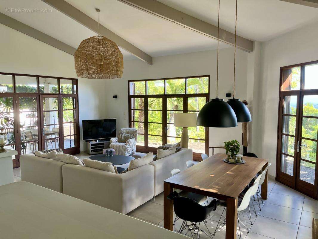 Maison 168 m² à Saint-Denis  - photo 8