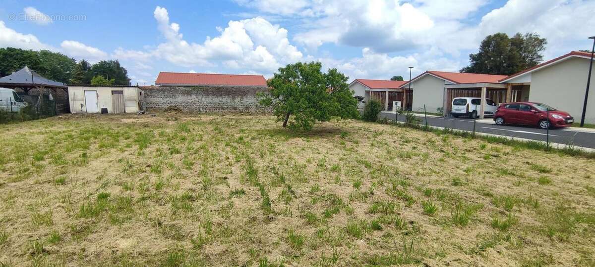 Terrain à VIC-EN-BIGORRE