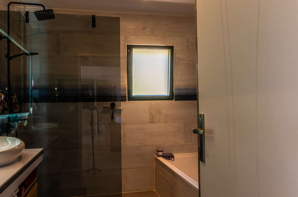 Villa contemporaine de plain-pied   132 m2   Vue dégagée - photo 17