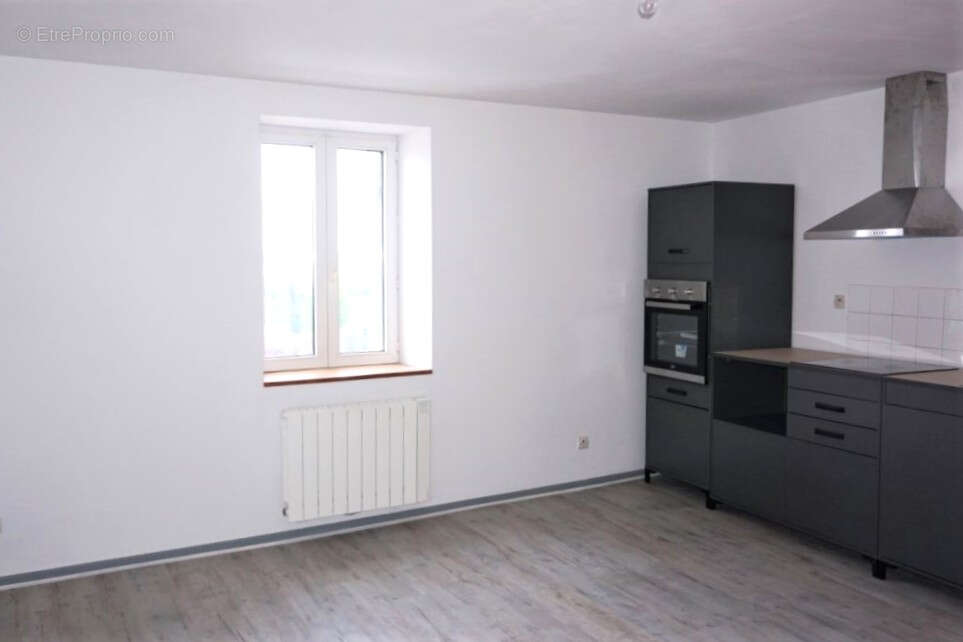 Appartement à SAINT-PAUL-DE-VARAX