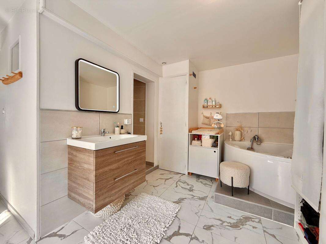 Appartement à CHENOVE