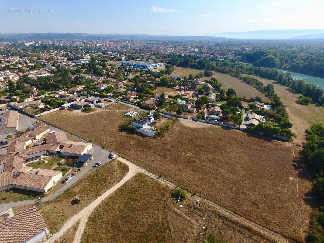 Terrain à ROMANS-SUR-ISERE