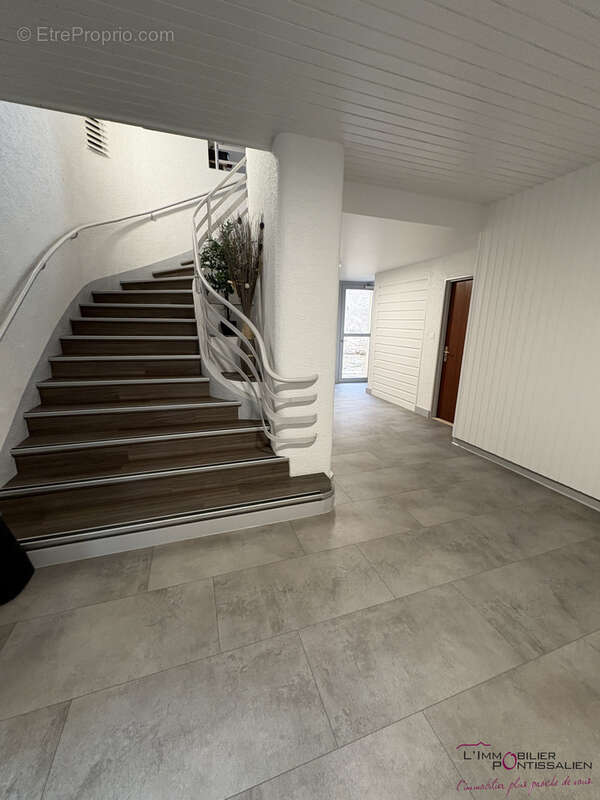 Pontarlier - centre ville : appartement de type 4 avec cave et garage - photo 16