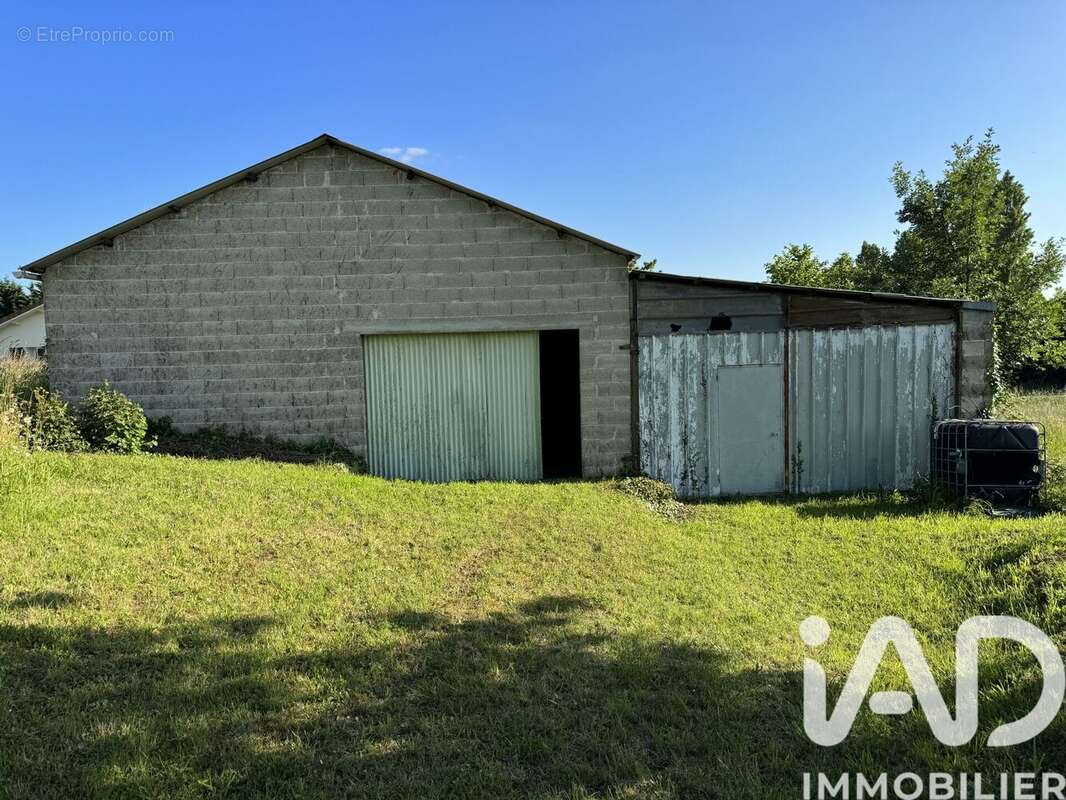 Photo 4 - Parking à SAINT-SORNIN