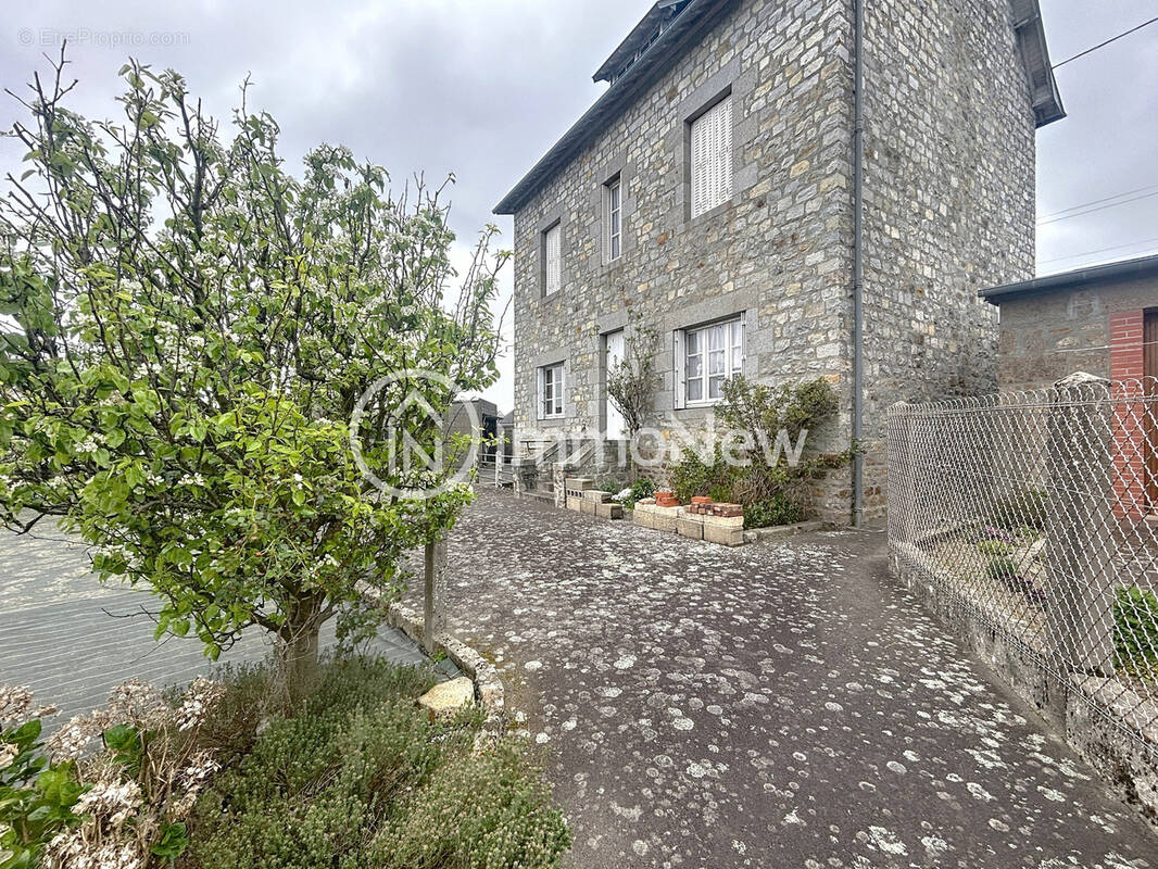 Maison à SOURDEVAL