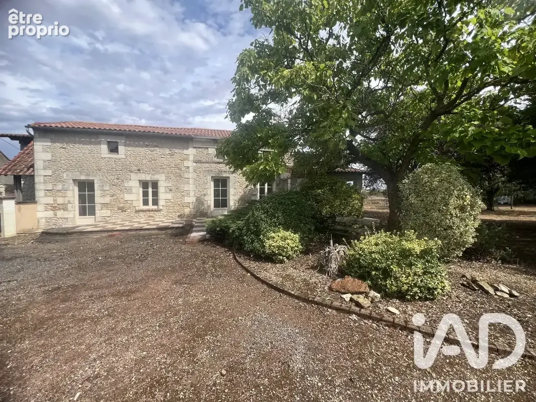 Photo 1 - Maison à SAINT-LEGER-DE-MONTBRUN
