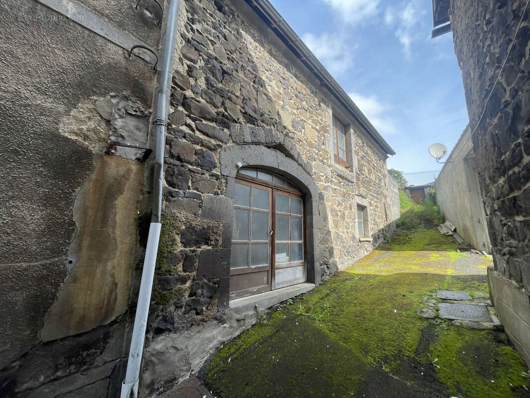 Appartement à ROCHEFORT-MONTAGNE