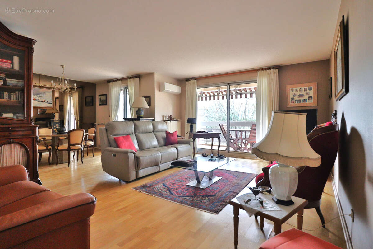 Appartement à CHARBONNIERES-LES-BAINS