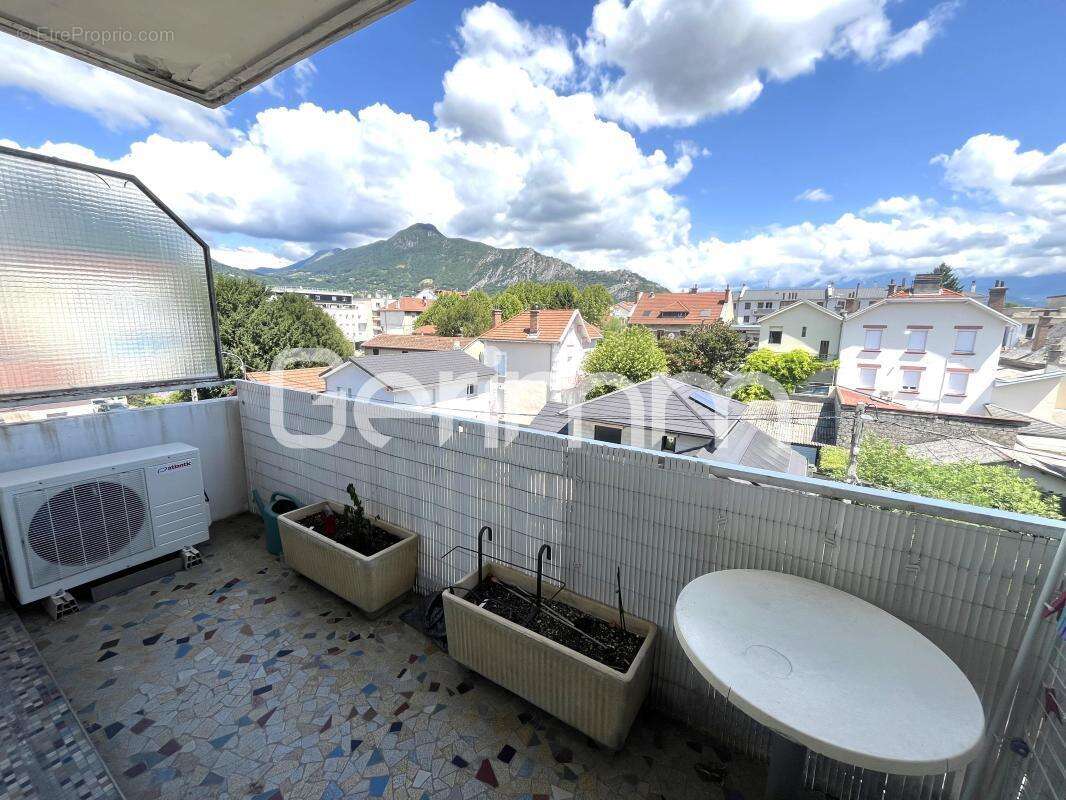 Appartement à FONTAINE