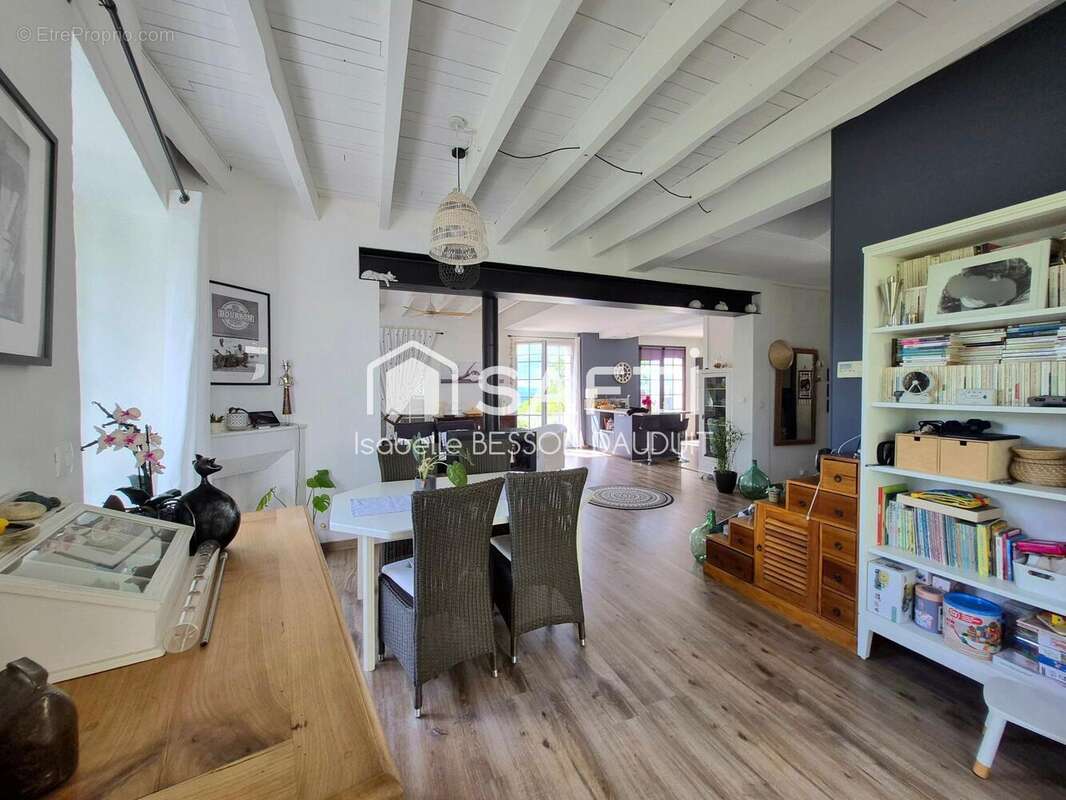 Maison 170 m² à Puylaroque  - photo 8