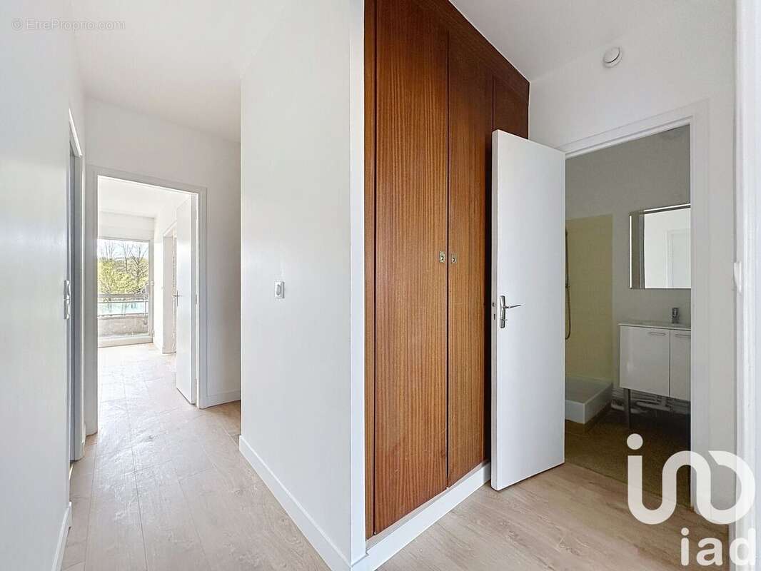 Photo 6 - Appartement à LA CELLE-SAINT-CLOUD