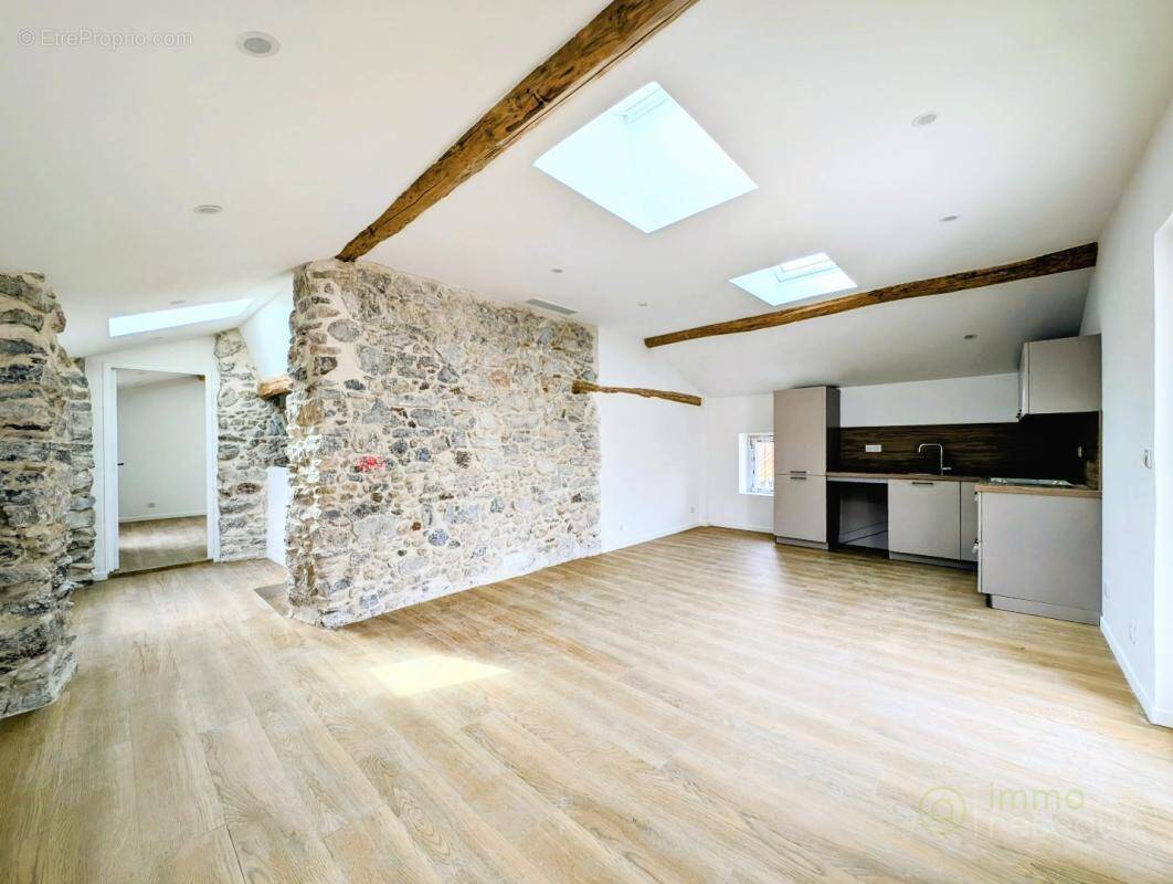 Appartement à PEGOMAS