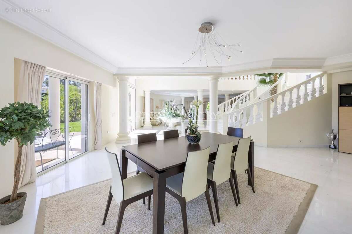 Maison à MANDELIEU-LA-NAPOULE