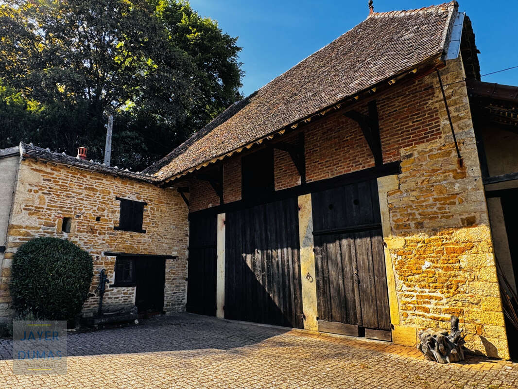 Cote chalonnaise - propriete d'exception en coeur de village - - photo 13
