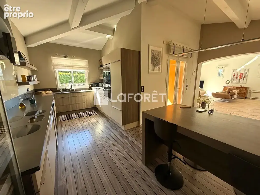 Villa d'architecte 5 pièces de 170 m2 avec piscine et vue dégagée - photo 6