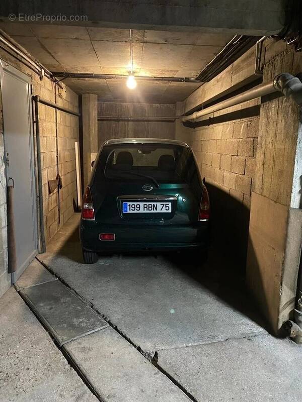 Parking à PARIS-16E