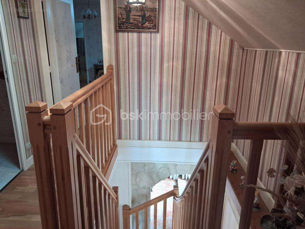 Maison Le Breuil En Bessin de 219 m² - photo 9