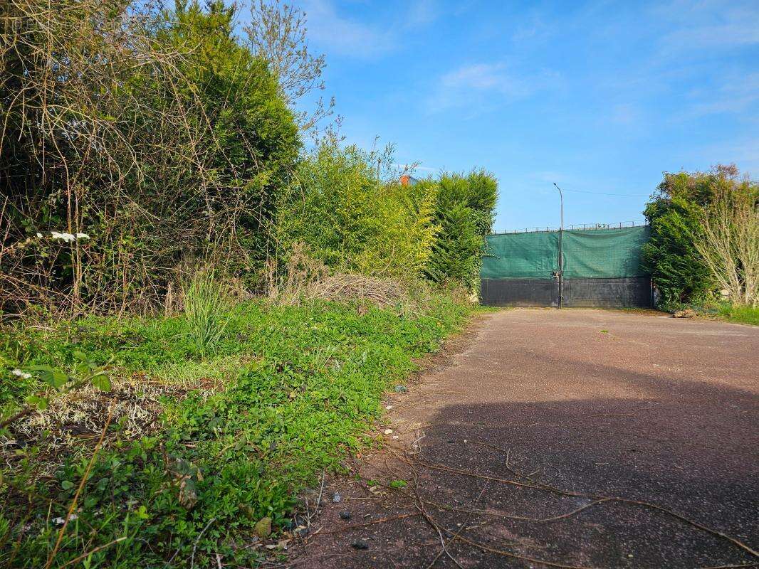 Terrain à SAINT-GERMAIN-LES-ARPAJON