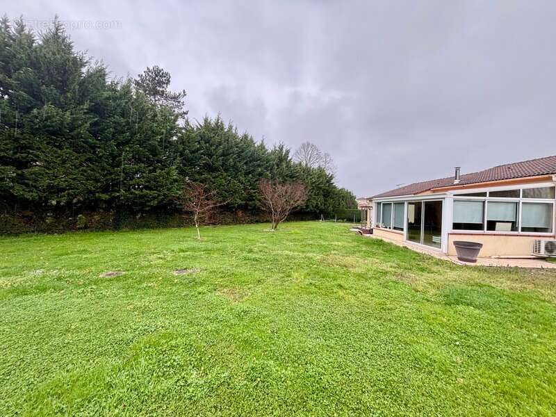 Belle maison de plain-pied avec piscine et terrain de 2000 m², au calme et sans vis-à-vis à Montauban (82) - photo 20