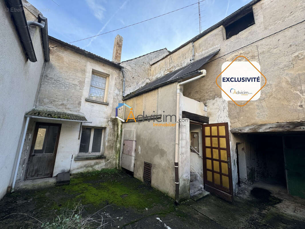 Maison à CROUTTES-SUR-MARNE