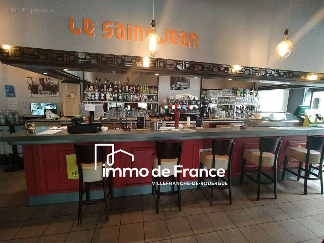 Immeuble 620 m² avec bar brasserie vendu avec licence IV,  cuisine, matériel et mobilier,, emplacement n°1 avec appartement de f - photo 4
