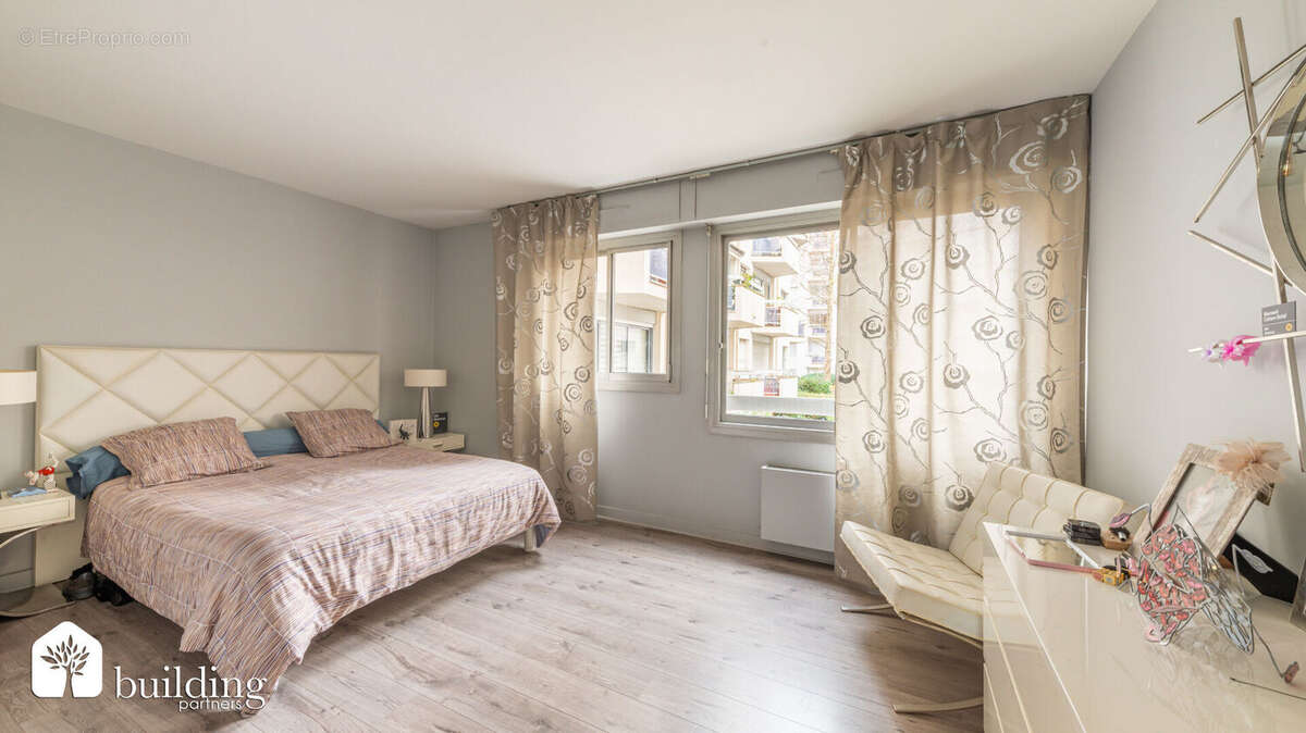 Appartement à NEUILLY-SUR-SEINE