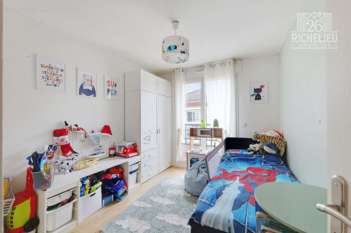 Appartement à LEVALLOIS-PERRET