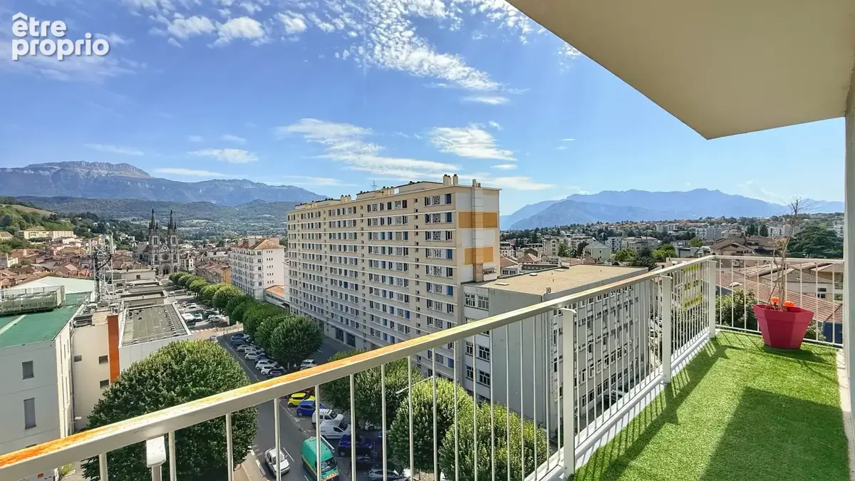 VOIRON - T6 de 144 m2 avec balcons, garage et caves - photo 16