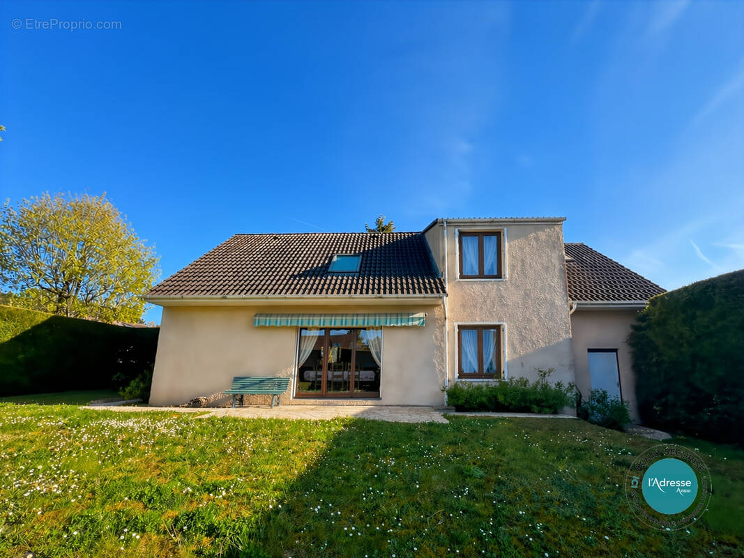 Maison à GUIGNEVILLE-SUR-ESSONNE