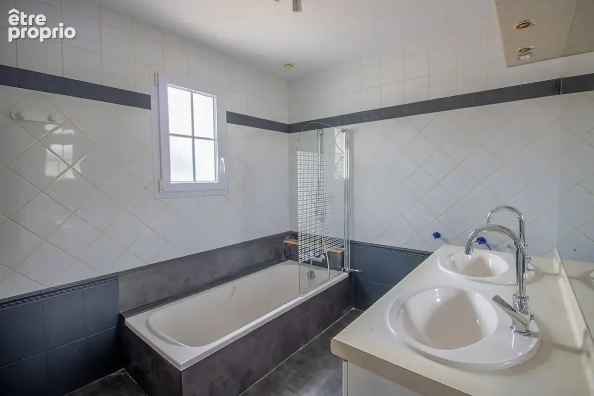 Maison 8 pièces - 209 m² - Proche du centre-ville de La Garnache - photo 13