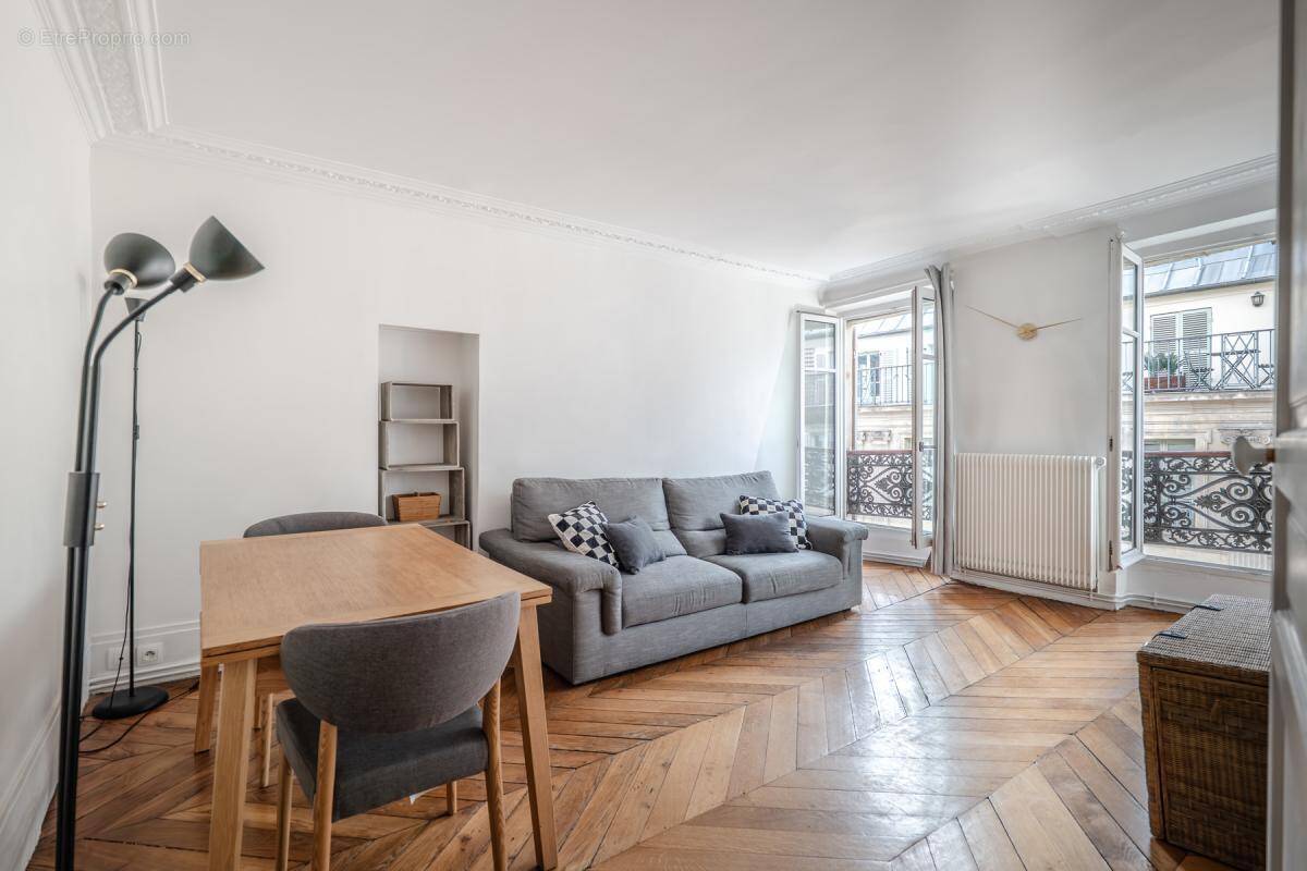 Appartement à PARIS-2E