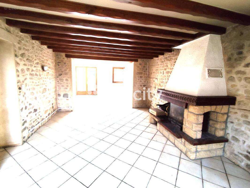 Maison à YMONVILLE