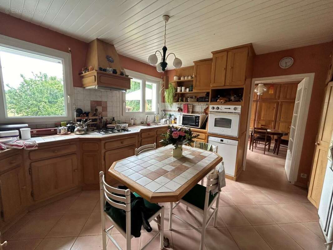 Maison 199 m² à Saint-Martin-D'ablois  - photo 2